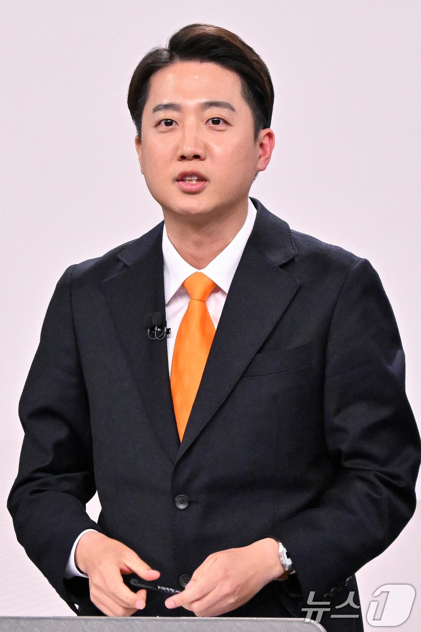 본문 이미지 - 이준석 개혁신당 대통령 후보가 18일 서울 마포구 SBS프리즘타워에서 열린 중앙선거방송토론위원회 주관 제21대 대통령선거 후보자 토론회에서 발언하고 있다. 2025.5.18/뉴스18/뉴스1 ⓒ News1 국회사진취재단