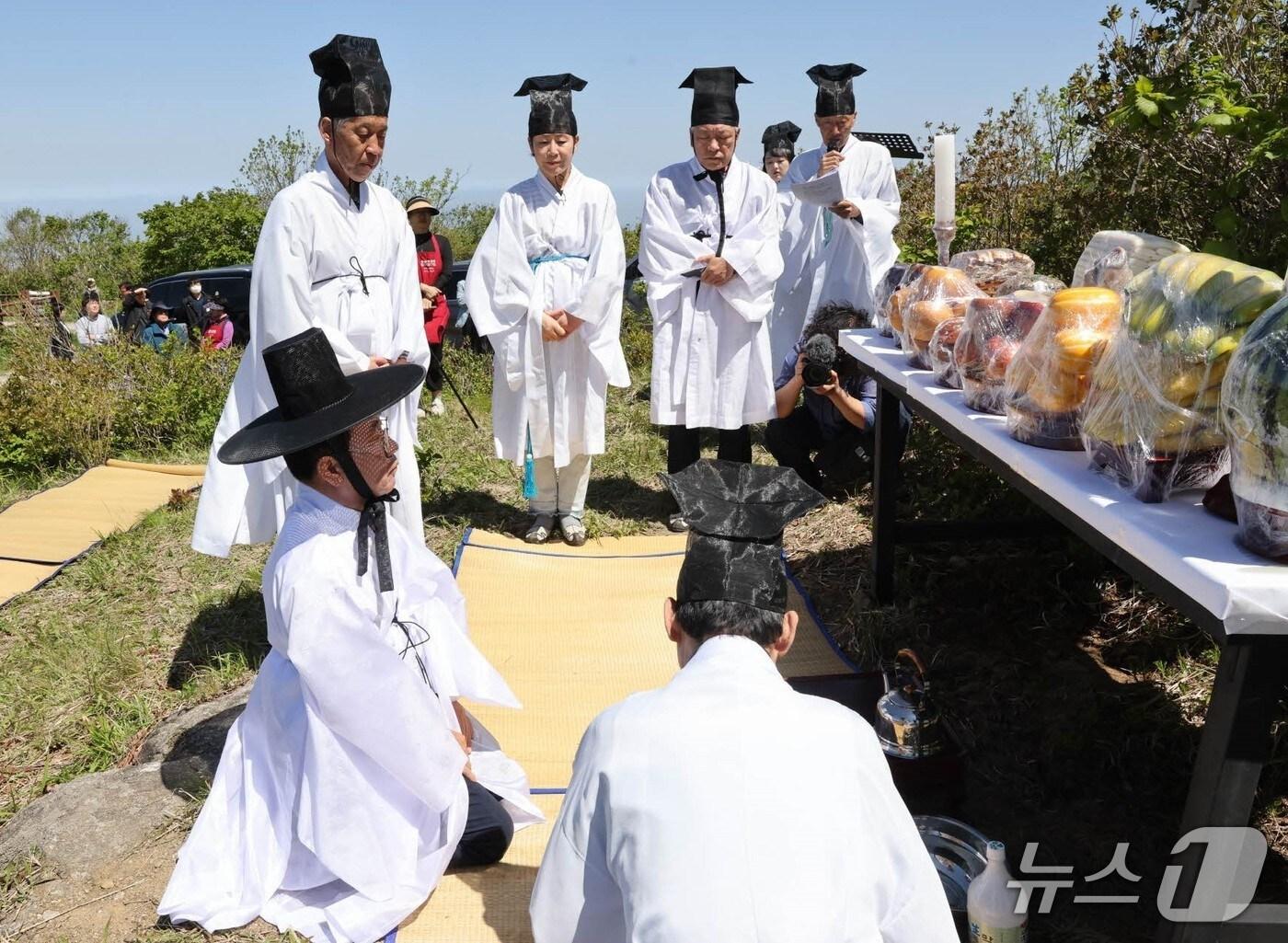 본문 이미지 -  지난해 단양 소백산 산신제(단양군 제공)./뉴스1