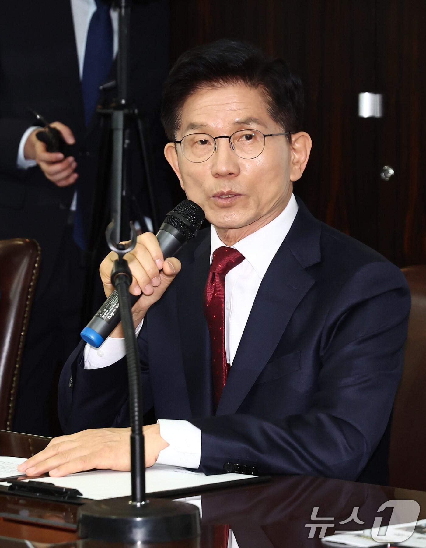 본문 이미지 - 김문수 국민의힘 대통령 후보가 19일 오전 서울 중구 대한노인회에서 열린 간담회에서 인사말을 하고 있다. 2025.5.19/뉴스1 ⓒ News1 김민지 기자