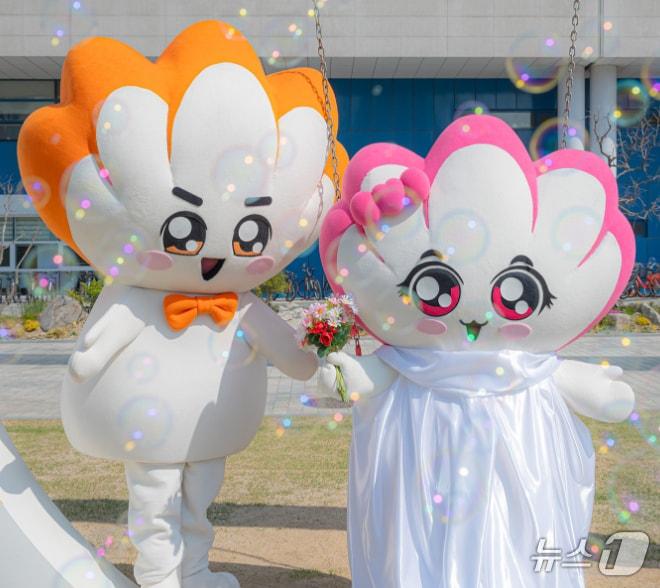 본문 이미지 - 광주시 대표 홍보캐릭터인 &#39;빛돌이&#39;와 여자친구 &#39;빛나영&#39;이 결혼한다.&#40;광주시 제공. 재판매 및 DB 금지&#41; 