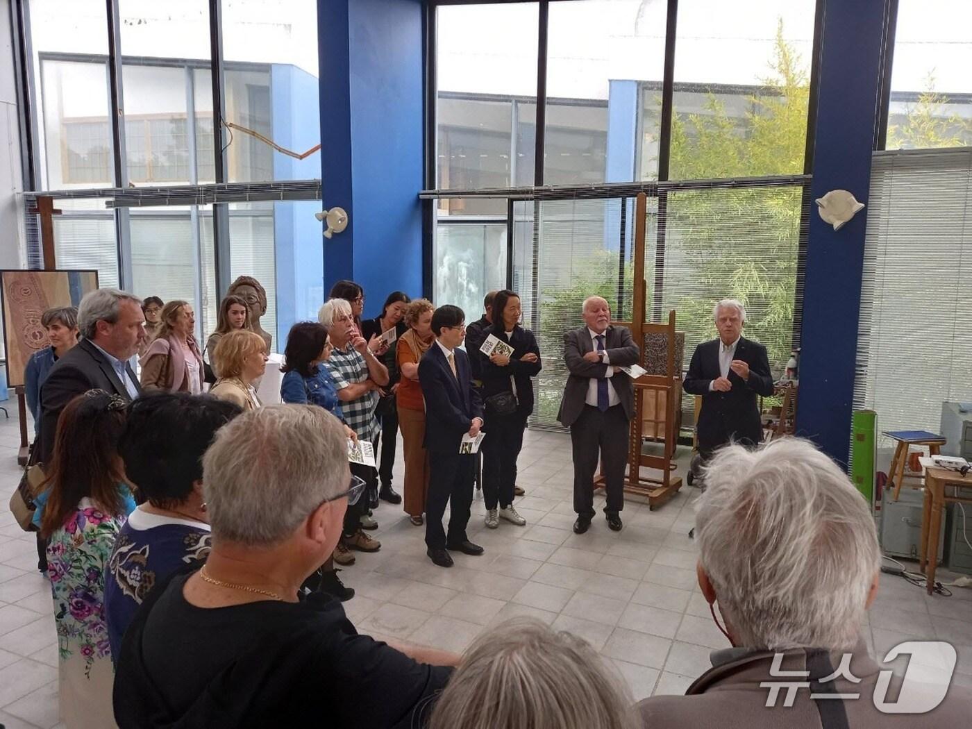 본문 이미지 - 이성자 화백의 아틀리에 '은하수' 현판식(진주시 제공. 재판매 및 DB금지).