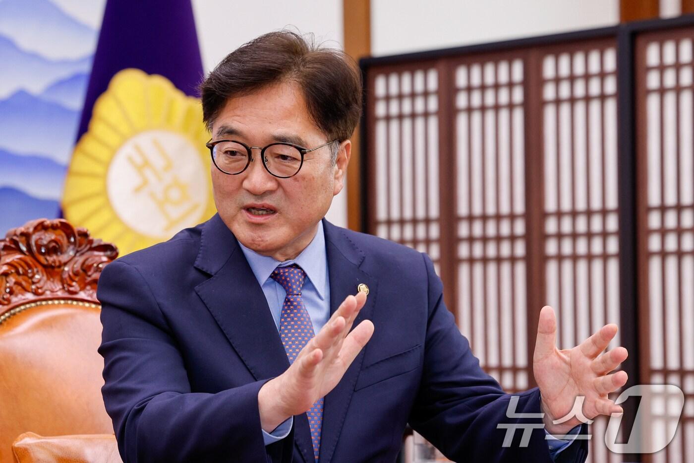 우원식 국회의장이 19일 오전 서울 여의도 국회에서 김용태 국민의힘 비상대책위원장을 접견하며 인사말을 하고 있다. 2025.5.19/뉴스1 ⓒ News1 안은나 기자