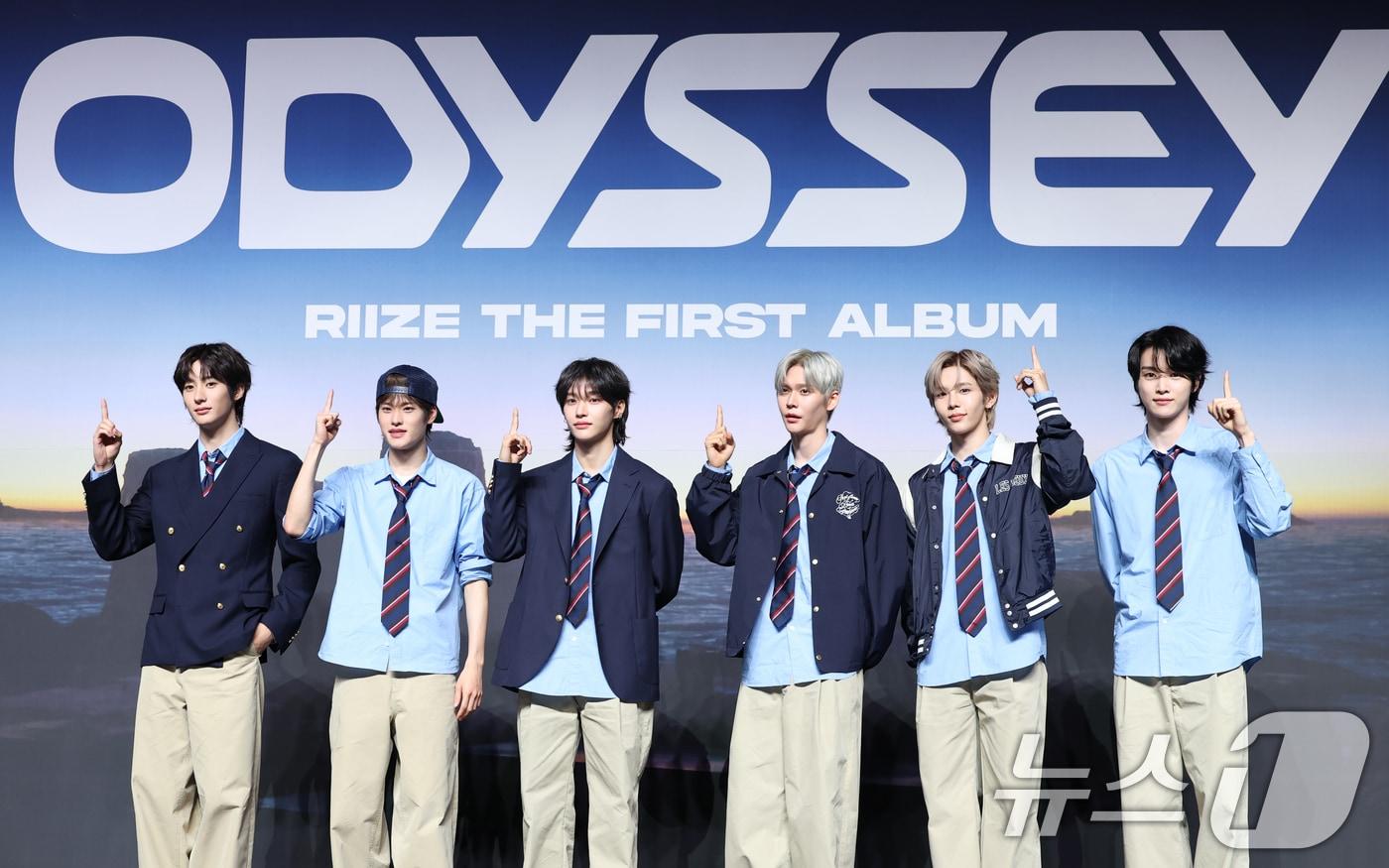 라이즈&#40;RIIZE&#41; 앤톤&#40;왼쪽부터&#41;과 소희, 원빈, 은석, 쇼타로, 성찬 ⓒ News1