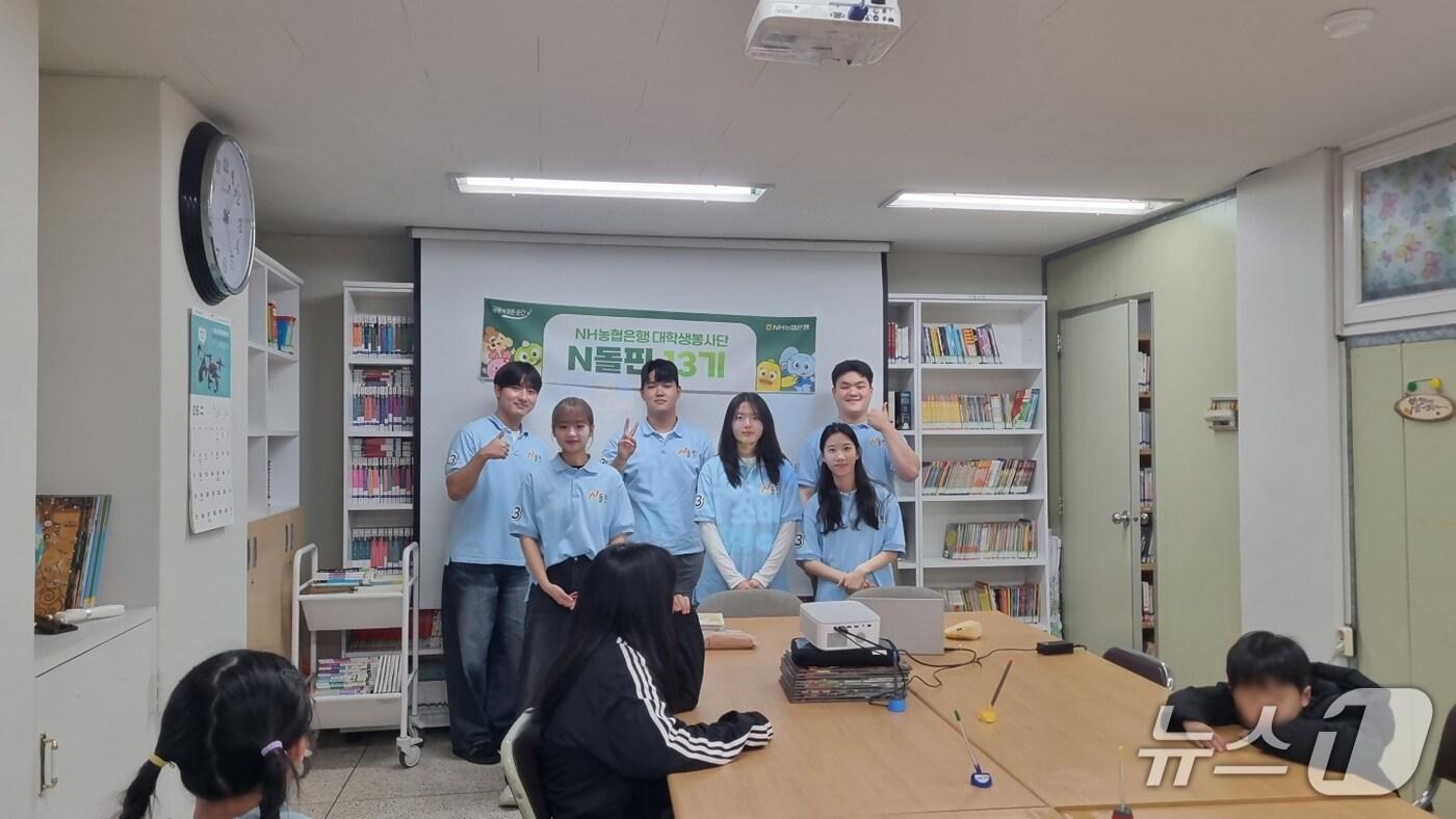 대학봉사단 N돌핀 활동사진.(농협 강원본부 제공. 재판매 및 DB금지)/뉴스1