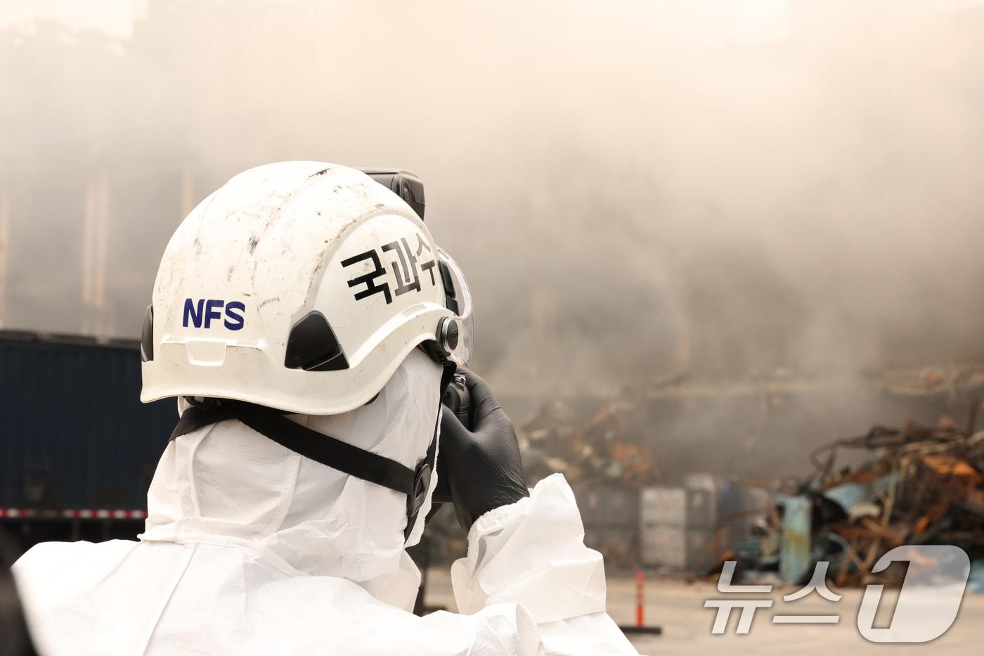 19일 오전 광주 광산구 소촌동 금호타이어 광주공장 화재 현장에 감식을 위해 국립과학수사연구원&#40;국과수&#41;이 현장을 살피고 있다. 2025.5.19/뉴스1 ⓒ News1 이승현 기자