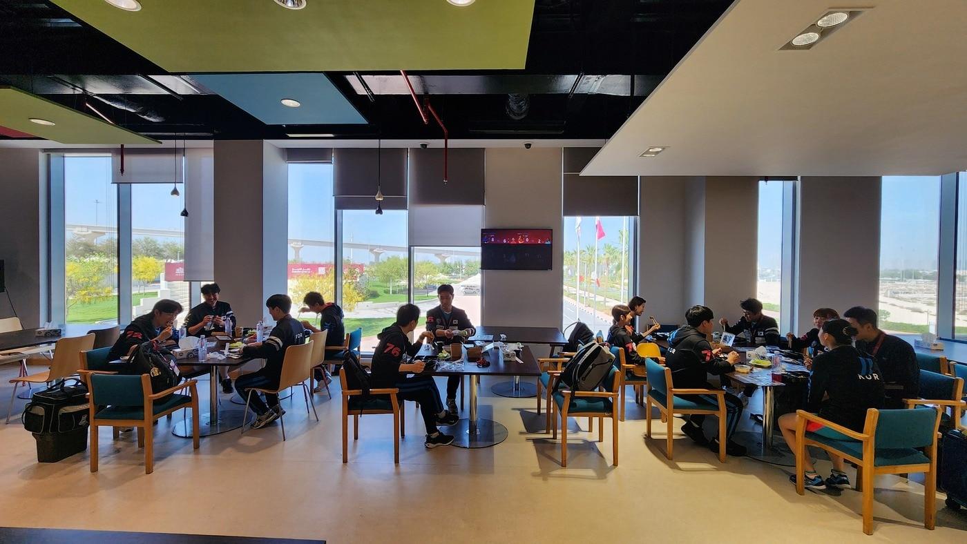 한식 도시락으로 점심 식사를 하는 한국 탁구대표팀&#40;대한탁구협회 제공&#41; 