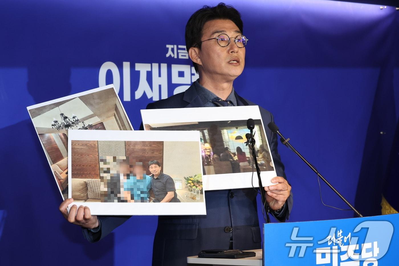 노종면 더불어민주당 선거대책위 대변인이 19일 오후 서울 여의도 더불어민주당사에서 기자회견을 열고 지귀연 서울중앙지법 부장판사 룸살롱 출입 증거 사진을 공개하고 있다. 2025.5.19/뉴스1 ⓒ News1 이재명 기자