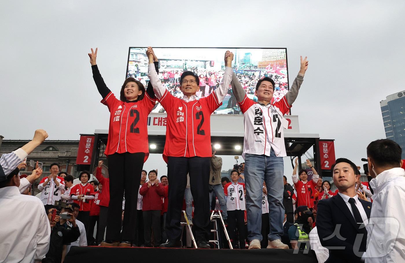 김문수 국민의힘 대통령 후보가 19일 서울 중구 서울역 광장에서 유세를 하고 있다. (공동취재) 2025.5.19/뉴스1 ⓒ News1 김민지 기자