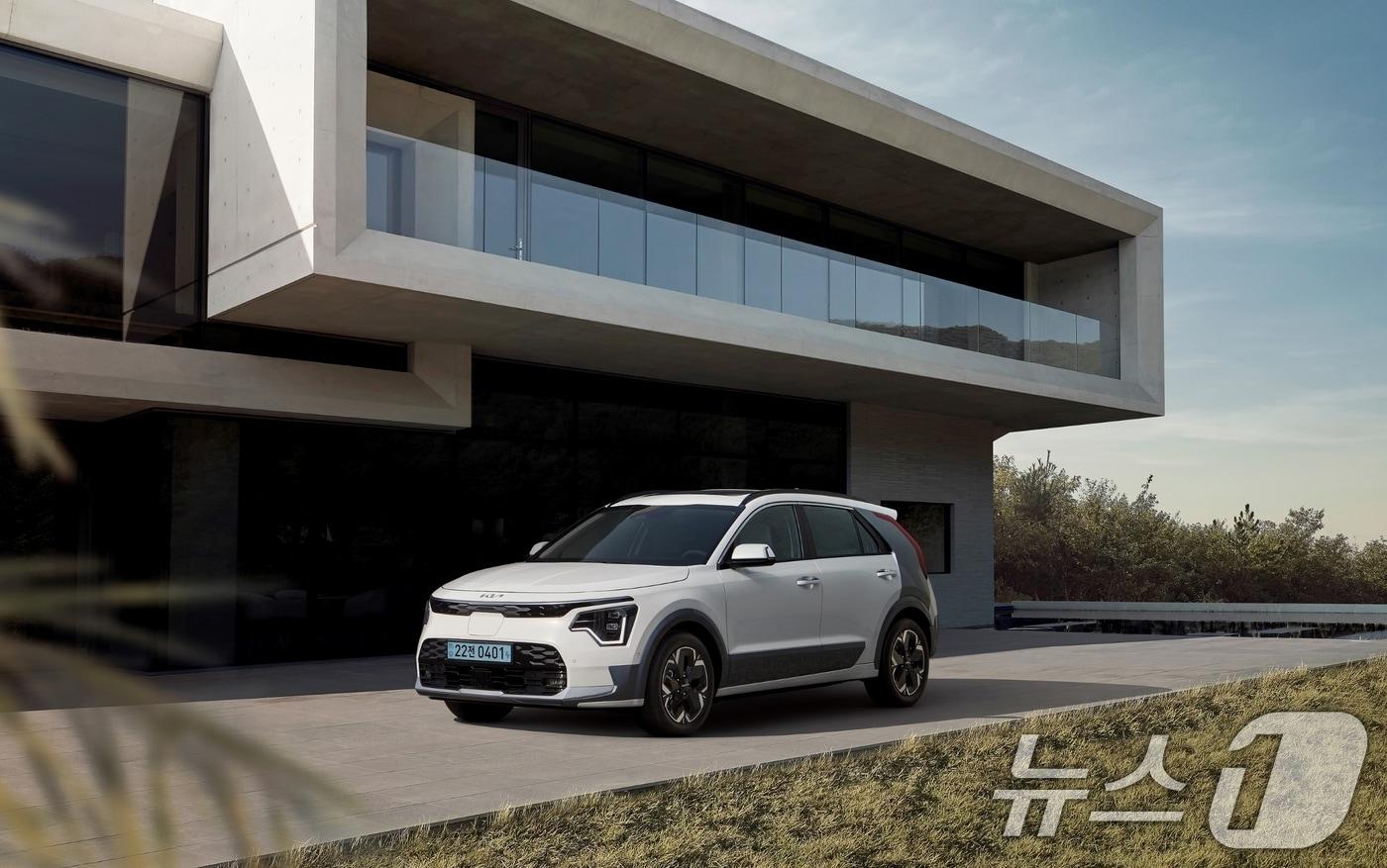 기아가 대표 친환경 SUV 니로 하이브리드의 신규 트림인 '베스트 셀렉션'을 2일 출시한다고 밝혔다. 사진은 니로 EV 외장. (기아 제공. 재판매 및 DB 금지) 2025.5.2/뉴스1