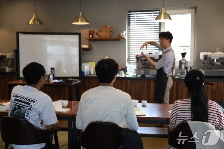 본문 이미지 - 평생교육이용권 지원사업 관련 수강 현장.&#40;제주도 제공. 재판매 및 DB 금지&#41;
