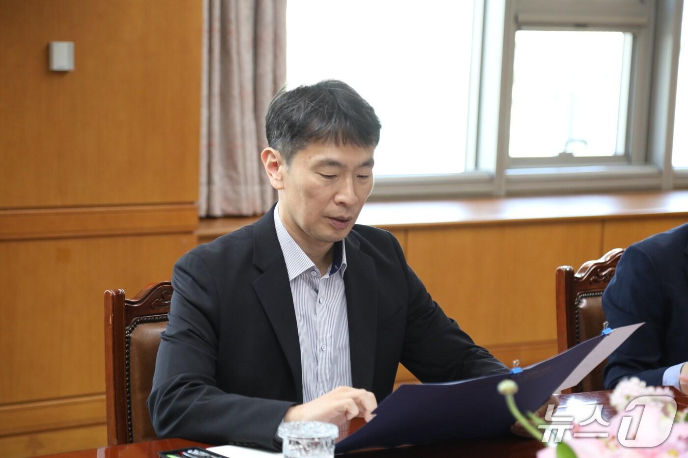 이복현 금융감독원장이 2일 서울 여의도 금감원 본원에서 열린 &#39;확대 금융상황 점검회의&#39;를 주재하고 있다.&#40;금감원 제공&#41;