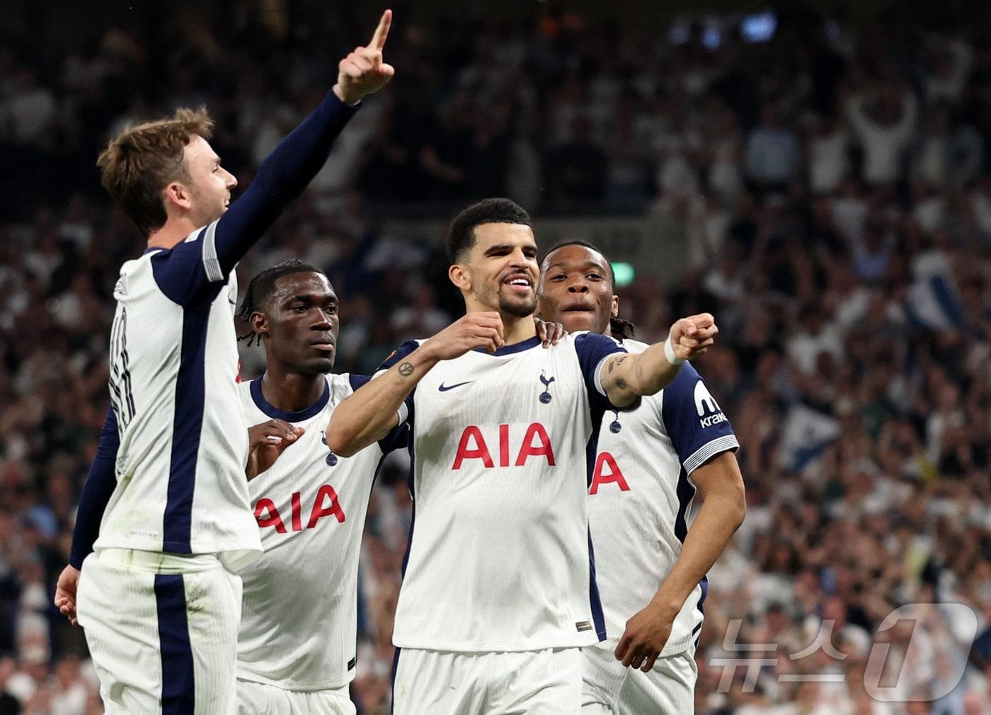 본문 이미지 - 유럽축구연맹(UEFA) 유로파리그 준결승 1차전에서 이긴 토트넘.t ⓒ 로이터=뉴스1