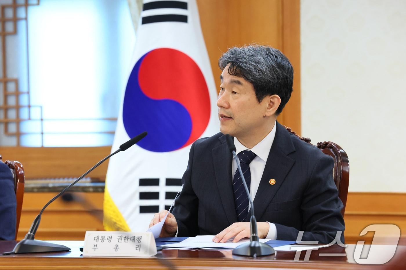 이주호 대통령 권한대행 부총리 겸 교육부 장관이 2일 서울 종로구 정부서울청사에서 열린 국무위원 간담회에서 발언을 하고 있다. &#40;교육부 제공, 재판매 및 DB 금지&#41; 2025.5.2/뉴스1 ⓒ News1 임세영 기자