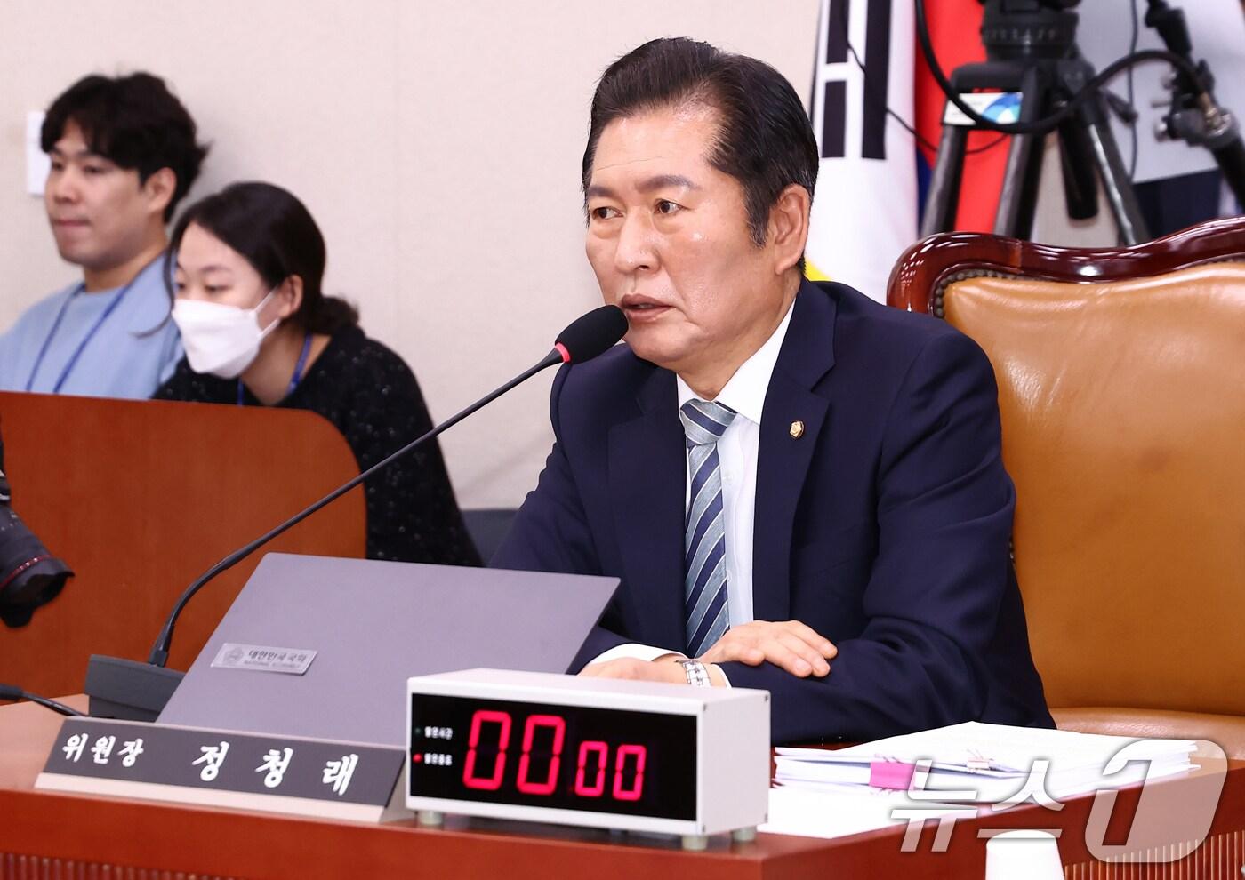 정청래 법제사법위원장이 2일 오전 서울 여의도 국회에서 열린 법제사법위원회 전체회의에서 발언하고 있다. ⓒ News1 김민지 기자