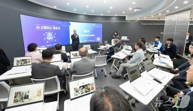 본문 이미지 - 전북대가 'AI 스페이스'를 구축하고 디지털 융합인재 육성에 나선다. 사진은 개소식 모습.(전북대 제공, 재판매 및 DB 금지)/뉴스1