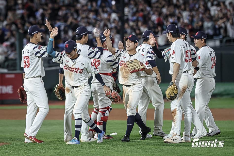 본문 이미지 - 롯데 자이언츠가 2일 열린 KBO리그 사직 NC 다이노스전에서 4-3으로 역전승했다. (롯데 자이언츠 제공)