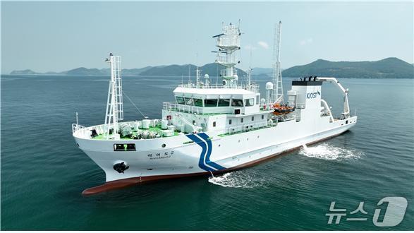 본문 이미지 - 732톤급 신규 연구선 '이어도2호'(한국해양과학기술원 제공)