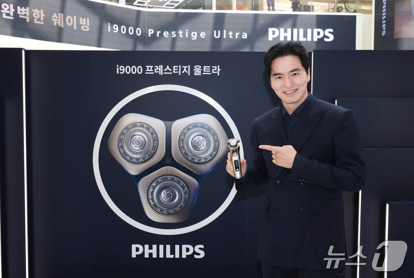 필립스 전기면도기 팝업스토어에 방문한 배우 이진욱 (필립스 제공)