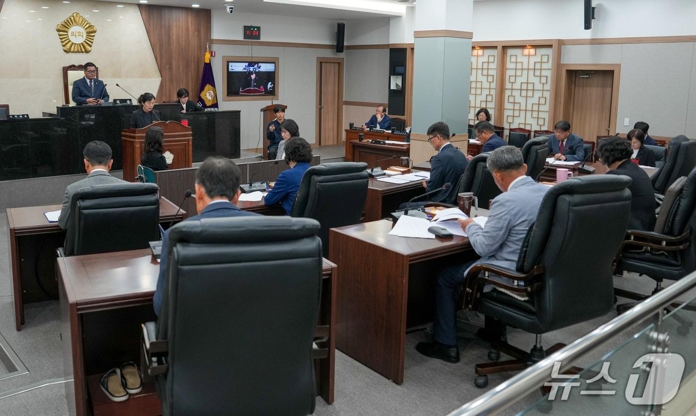 충북 괴산군의회 341회 임시회 본회의 모습.(괴산군의회 제공)/뉴스1