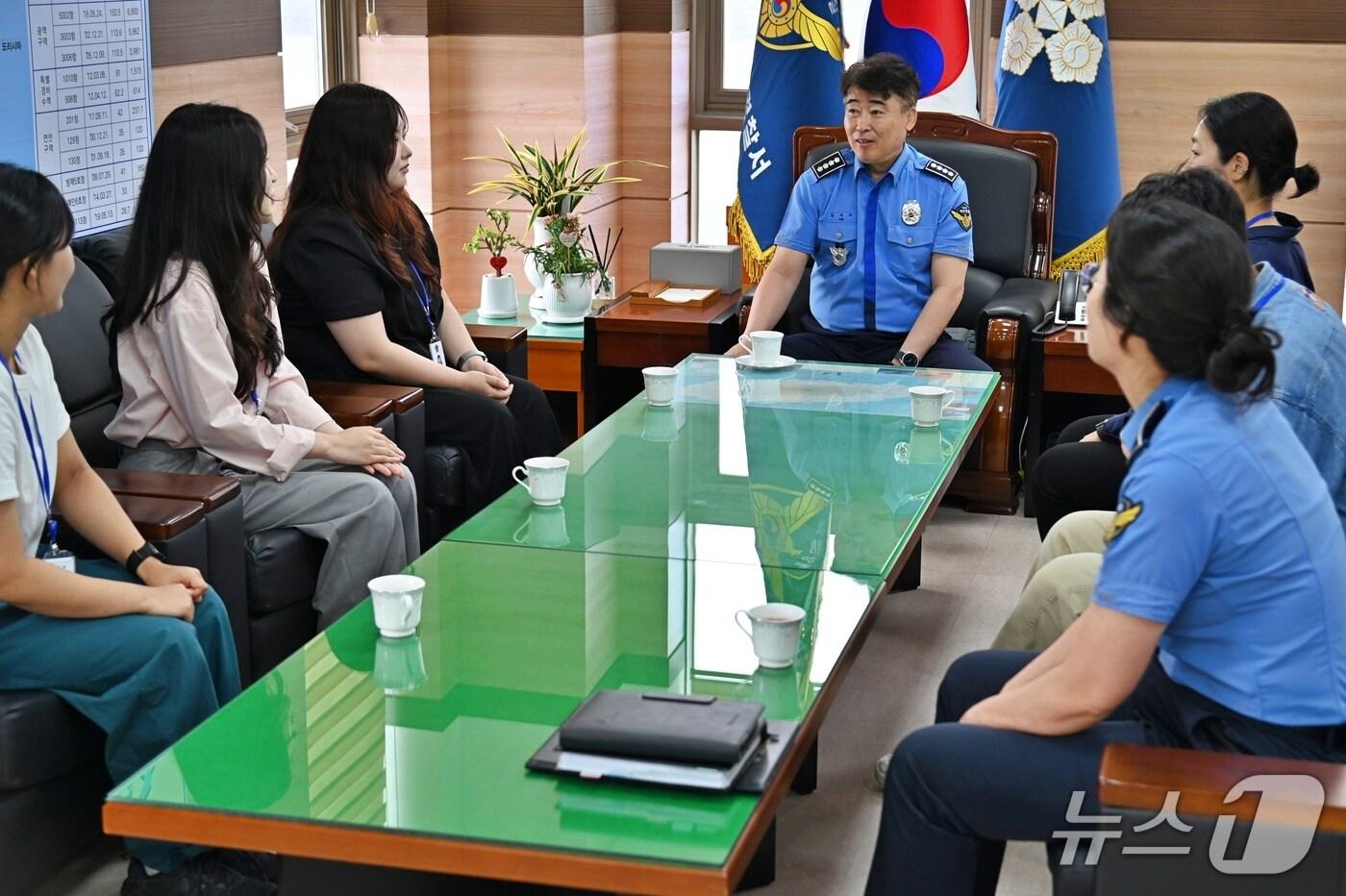 서귀포해양경찰서가 청년인턴 5명을 채용해 직무교육 프로그램 등을 운영한다.(서귀포해양경찰서 제공. 재판매 및 DB 금지)