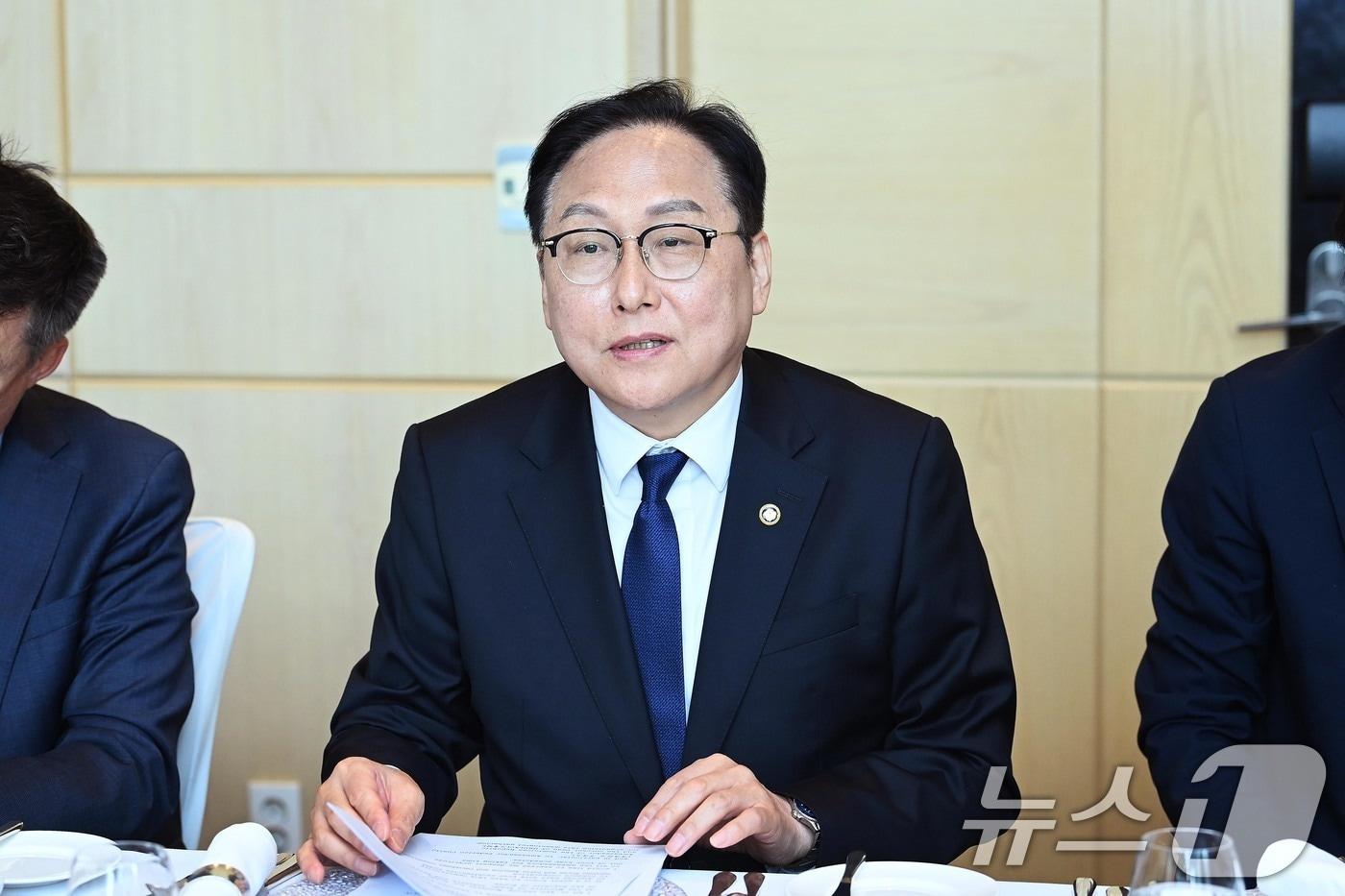 정인교 산업통상자원부 통상교섭본부장이 서울 종로구 포시즌스호텔에서 열린 &#39;주한중남미대사단 간담회&#39;에 참석해 인사말을 하고 있다. &#40;산업통상자원부 제공. 재판매 및 DB 금지&#41; 2025.5.20/뉴스1