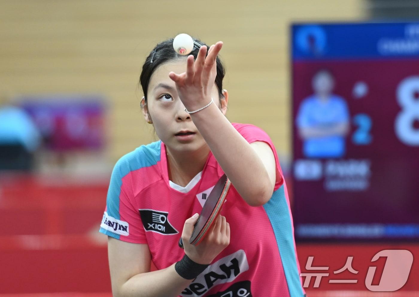 박가현이 20일&#40;현지시간&#41; 카타르 도하 카타르대학교 스포츠 컴플렉스에서 열린 &#39;2025 국제탁구연맹&#40;ITTF&#41; 세계선수권대회&#39; 여자단식 64강전에서 인도 마니카 바트라와 경기를 펼치고 있다. 2025.5.20/뉴스1 ⓒ News1 사진공동취재단