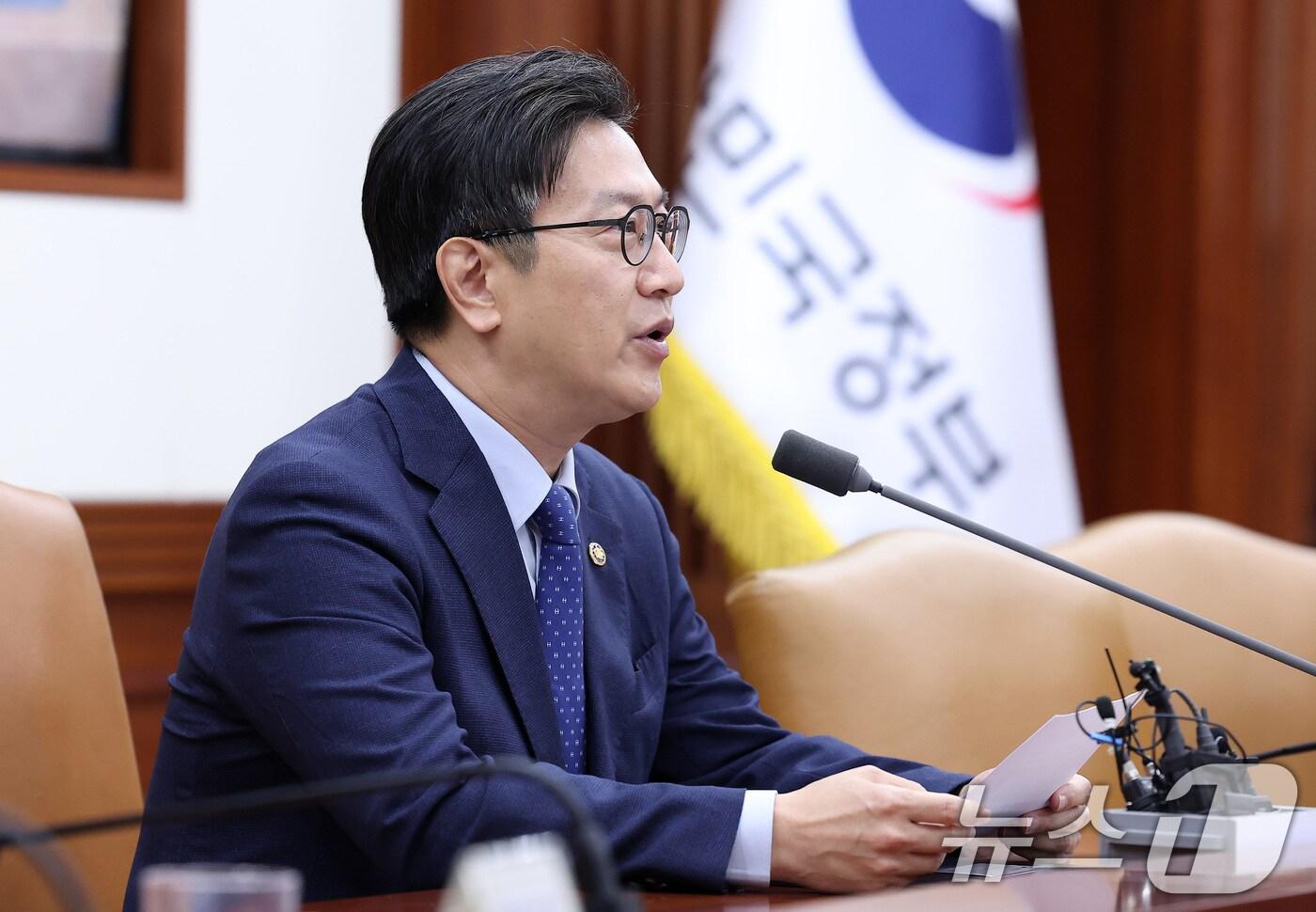 김범석 기획재정부 장관 직무대행 1차관이 21일 오전 서울 종로구 정부서울청사에서 열린 경제관계장관회의 겸 산업경쟁력강화 관계장관회의에서 모두발언을 하고 있다. 2025.5.21/뉴스1 ⓒ News1 김성진 기자