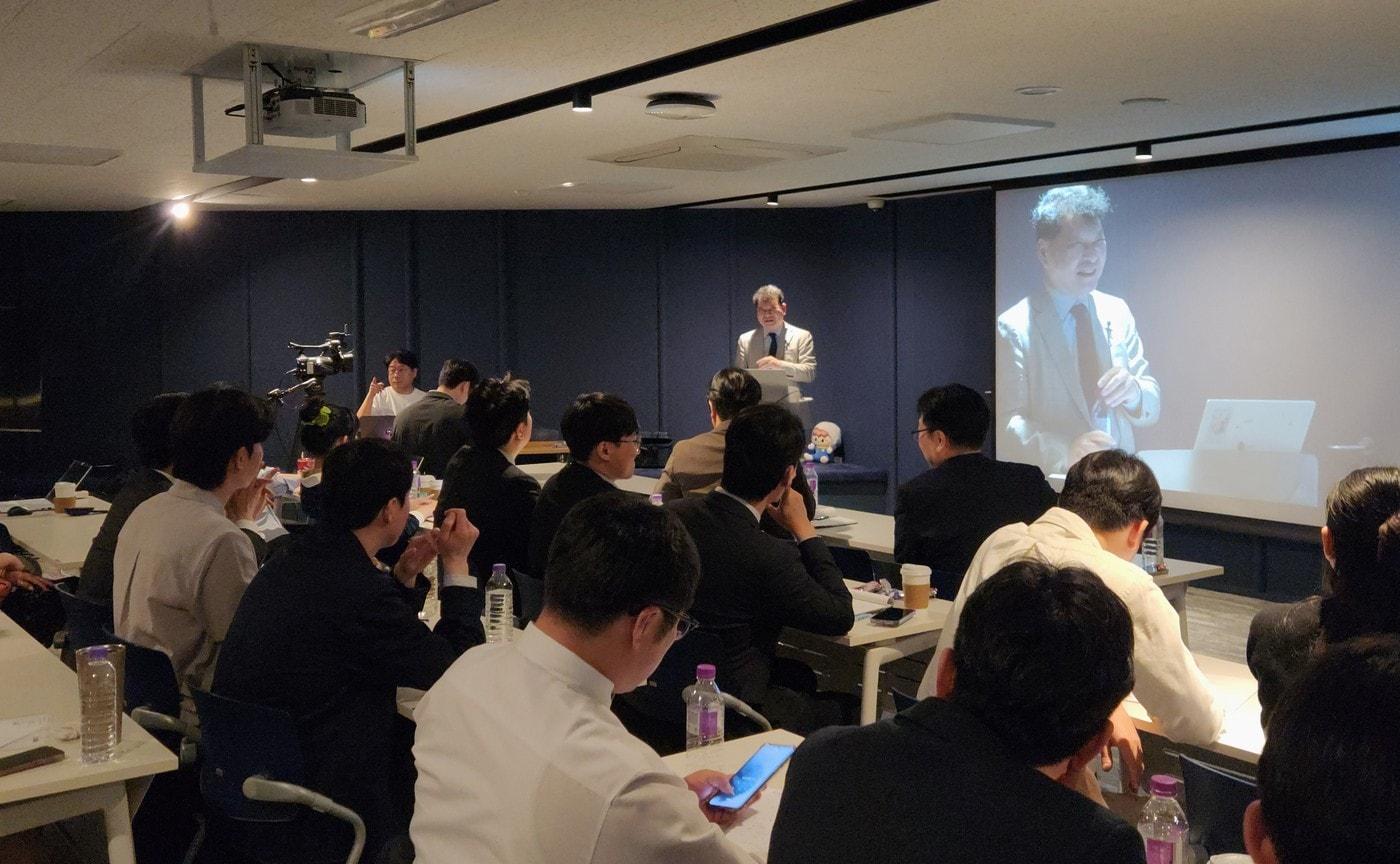  휴젤이 자사 봉합사 브랜드 '블루로즈' 사내 교육을 성료했다. (휴젤 제공)