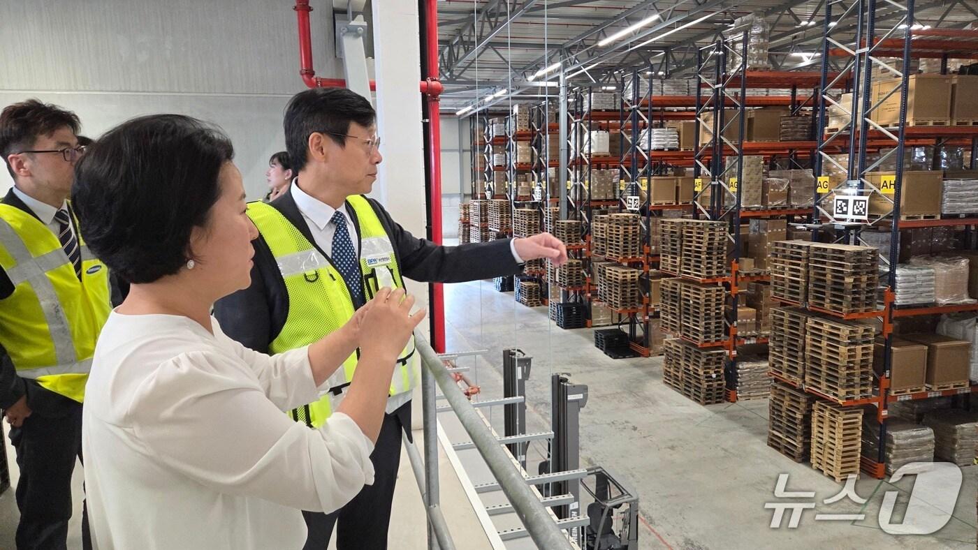 BPA 로테르담 물류센터 운영 현황을 점검 중인 송상근 사장.(BPA 제공. 재판매 및 DB 금지)