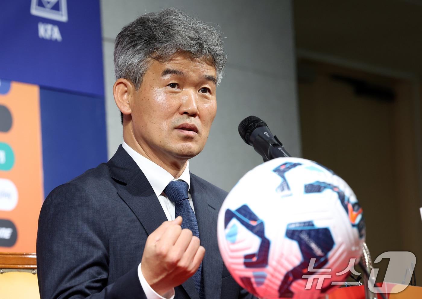 대한축구협회 제55대 집행부 김승희 전무이사가 21일 서울 종로구 축구회관에서 열린 기자간담회에서 발언을 하고 있다. 2025.5.21/뉴스1 ⓒ News1 김명섭 기자