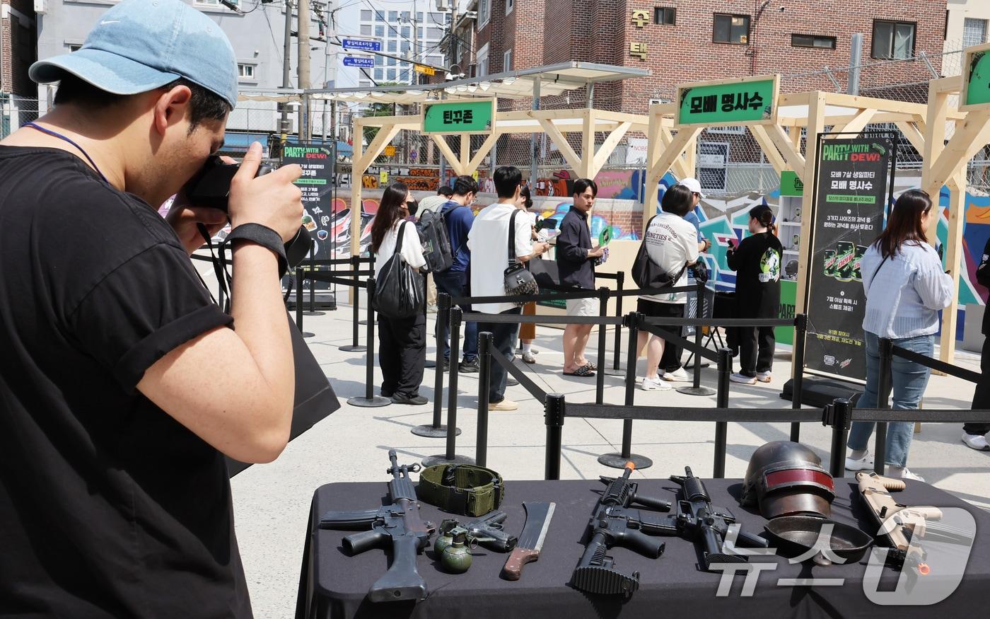 21일 오후 서울 성동구 펍지 성수에서 열린 배틀그라운드 모바일 7주년 팝업스토어를 찾은 게이머 등 시민들이 행사장에 마련된 각종 체험을 하고 있다. 2025.5.21/뉴스1 ⓒ News1 장수영 기자