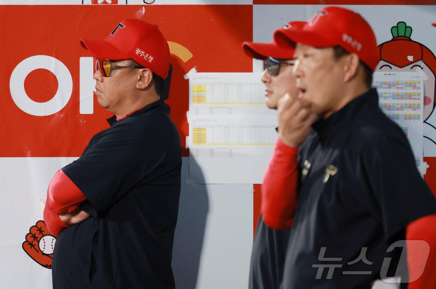 이범호 KIA 타이거즈 감독&#40;왼쪽&#41;. 2025.5.21/뉴스1 ⓒ News1 김진환 기자