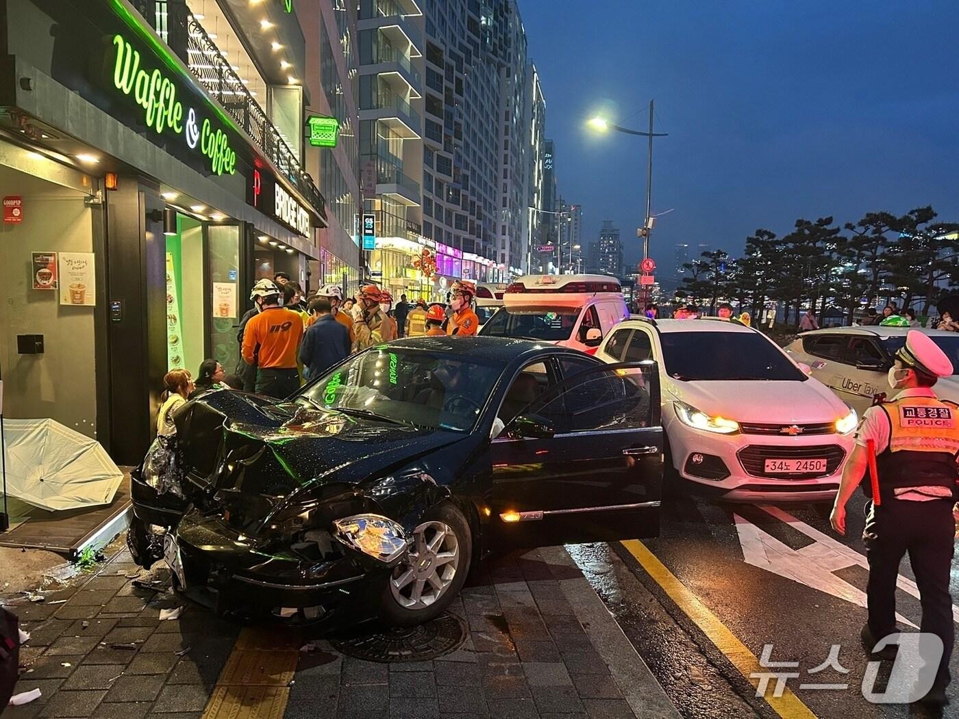 본문 이미지 - 광안리 사고 현장.(부산소방재난본부 제공. 재판매 및 DB금지)