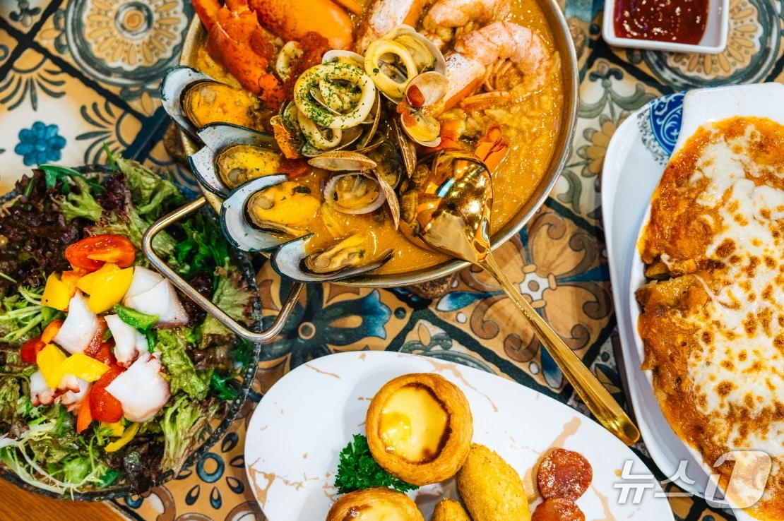 본문 이미지 - 중국, 포르투갈 문화가 혼합된 매캐니즈 요리(마카오관광청 제공)