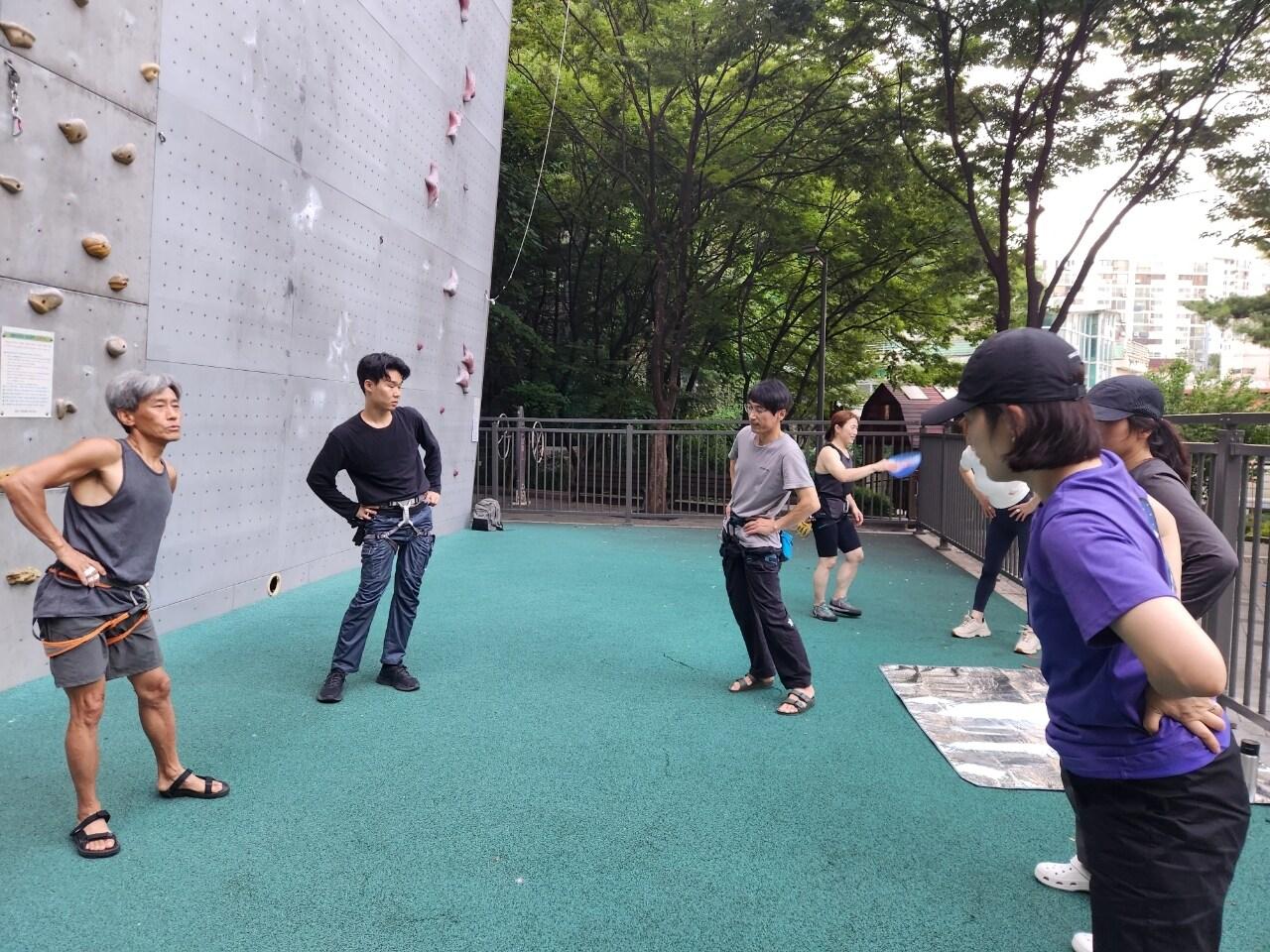 본문 이미지 - 암벽교실(성동구청 제공)