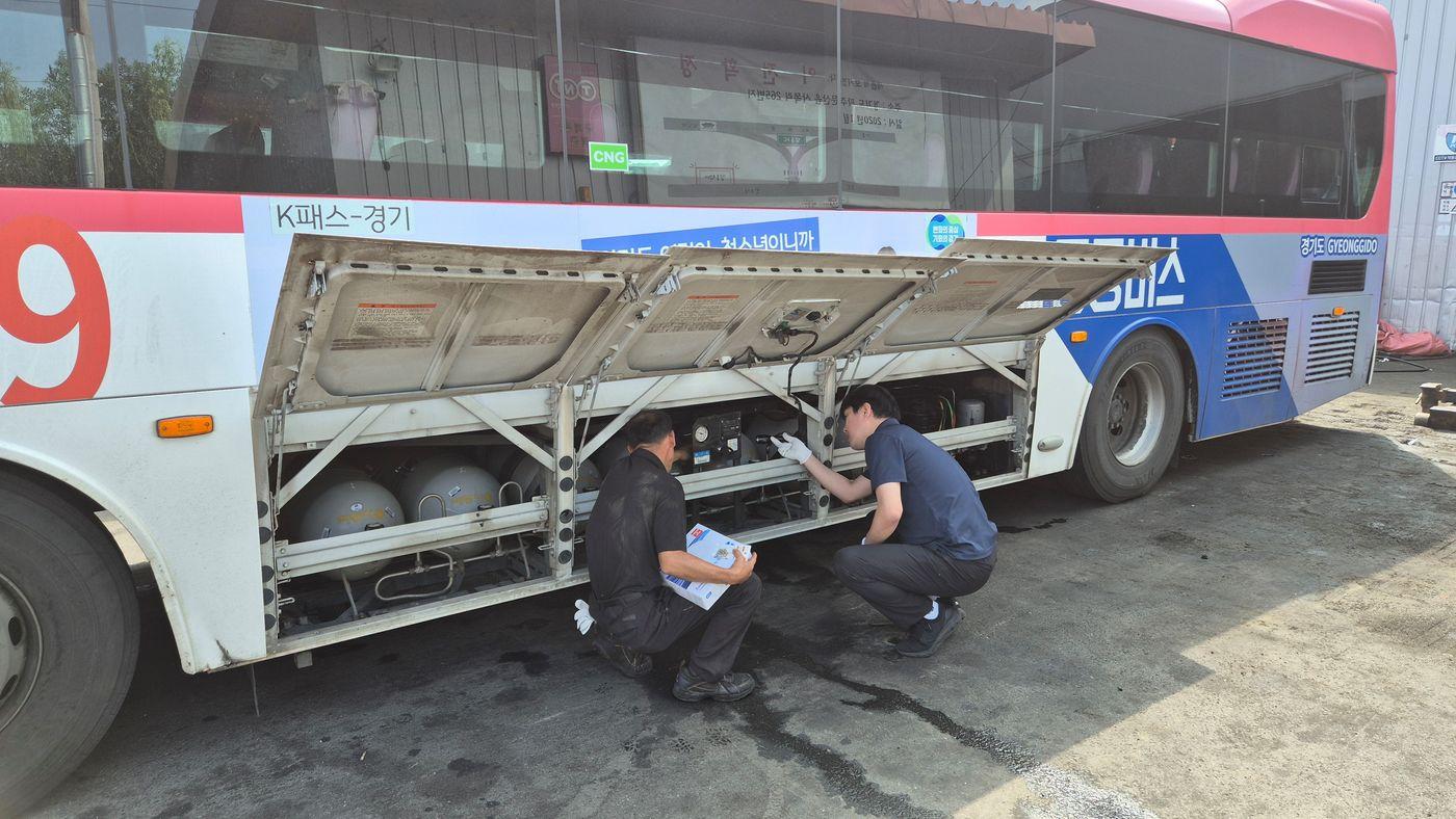 TS 버스 점검 모습.&#40;한국교통안전공단 제공&#41;