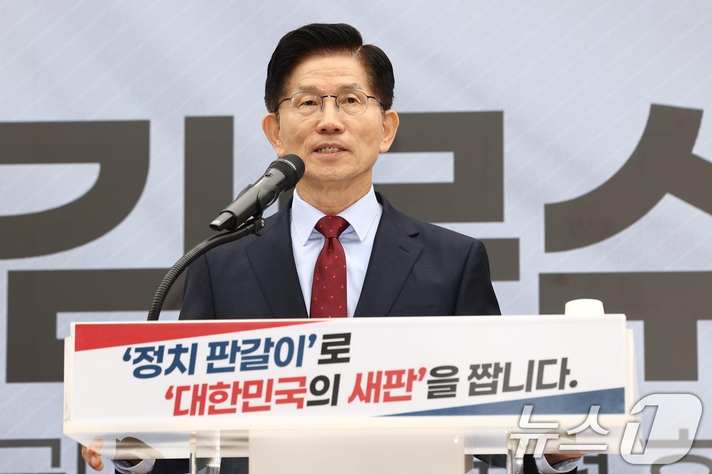김문수 국민의힘 대통령 후보가 22일 오전 서울 여의도 중앙당사에서 정치개혁 관련 긴급 기자회견을 하고 있다. 2025.5.22/뉴스1 ⓒ News1 김민지 기자