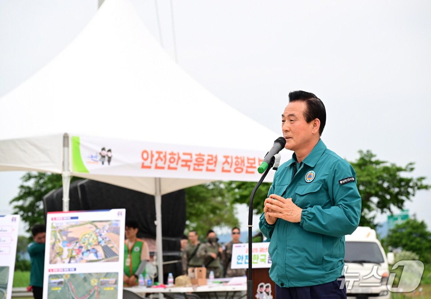 논산시가 21일 광석면 신당리 765 일원에서 유관기관 합동으로 ‘2025 안전한국훈련’을 실시했다. 사진은 백성현 논산시장(논산시 제공.재판매 및 DB금지)/뉴스1