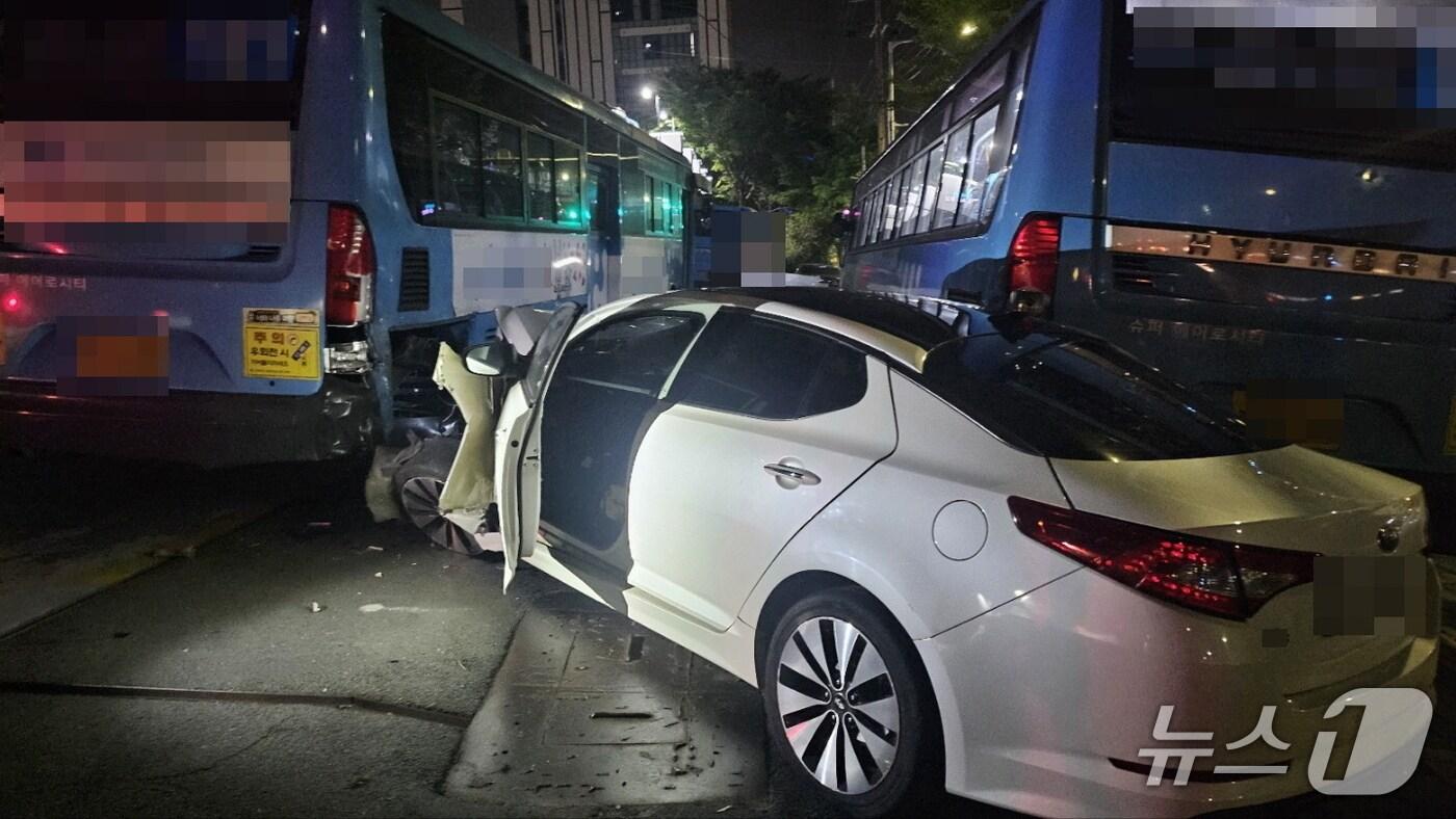 50대 남성이 몰던 승용차가 시내버스를 충격한 뒤 멈춰서 있다. &#40;부산경찰청 제공. 재판매 및 DB 금지&#41;