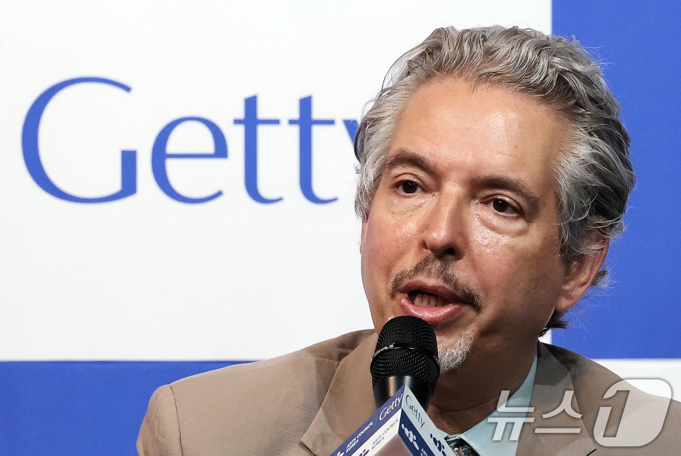 22일 오전 서울 종로구 예술가의 집에서 열린 한국문화예술위원회와 게티연구소의 한미 간 미술연구 파트너십 체결 공동 기자간담회에서 앤드루 페르척&#40;Andrew Perchuk&#41; 게티연구소&#40;Getty Recearch Institute&#41; 부소장이 발언하고 있다. 양 기관은 이번 파트너십을 통해 백남준 탄생 100주년을 앞두고 공동 프로젝트를 진행하는 등 한국 미술의 국제적 연결고리를 연구하고 확산할 계획이다. 2025.5.22/뉴스1 ⓒ News1 오대일 기자