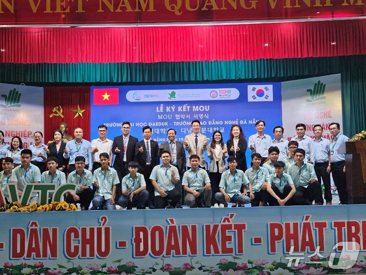 본문 이미지 -  대덕대-다낭전문대학교 간 협약 모습. (대덕대 제공.재판매 및 DB금지)/뉴스1