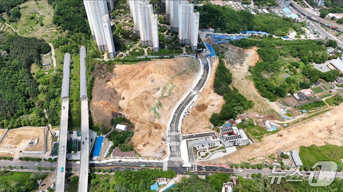 용인시 삼가동 힐스테이트 아파트와 대체 진출입로 모습.&#40;용인시 제공&#41;