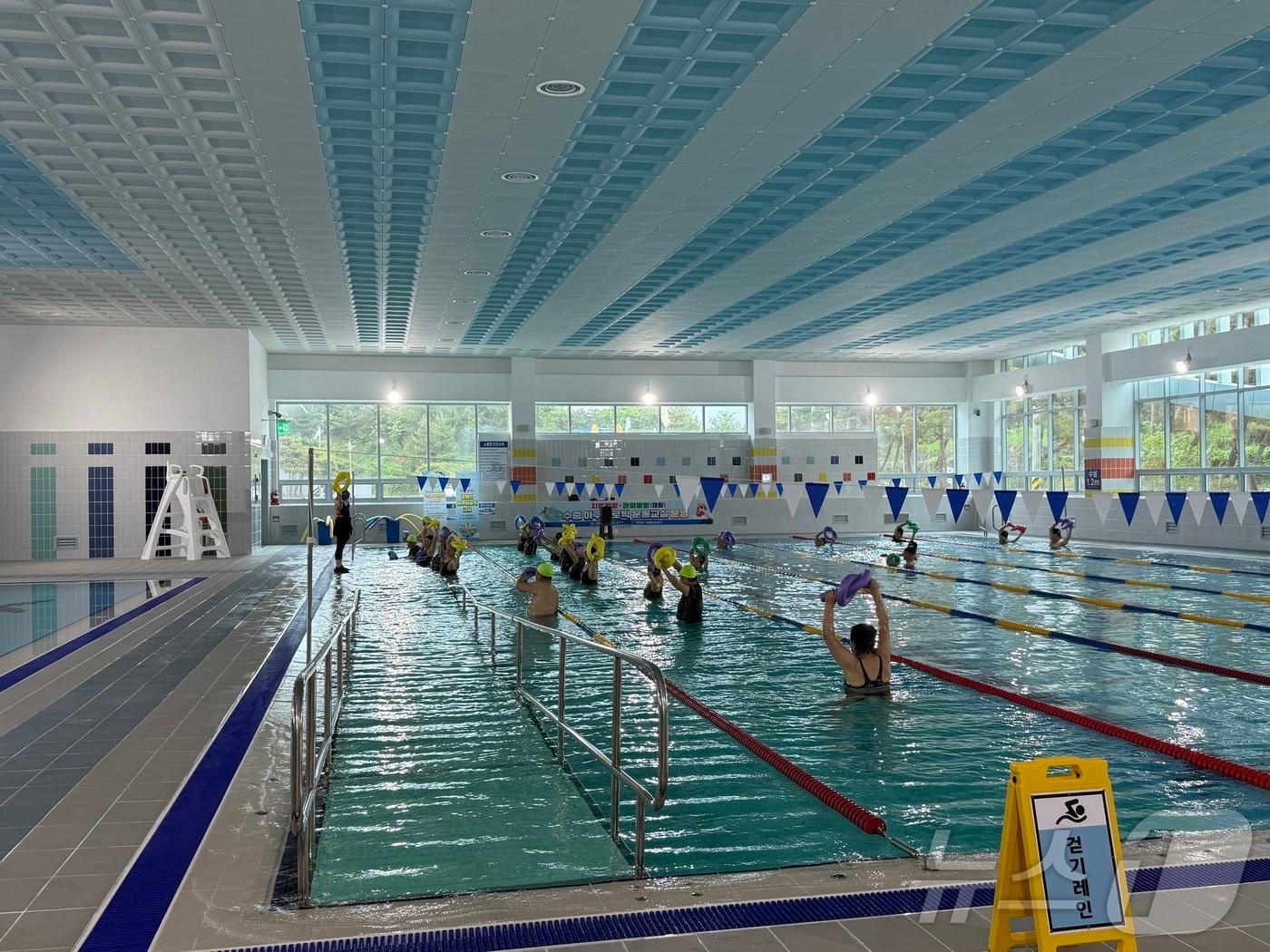 본문 이미지 - (실내수영장.사진은 기사 내용과 무관함) / 뉴스1 ⓒ News1