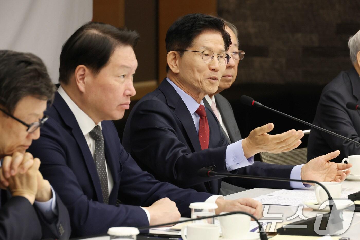 김문수 국민의힘 대통령 후보가 22일 오전 서울 중구 대한상공회의소에서 열린 경제 5단체장과의 간담회에서 인사말을 하고 있다. 2025.5.22/뉴스1 ⓒ News1 이광호 기자