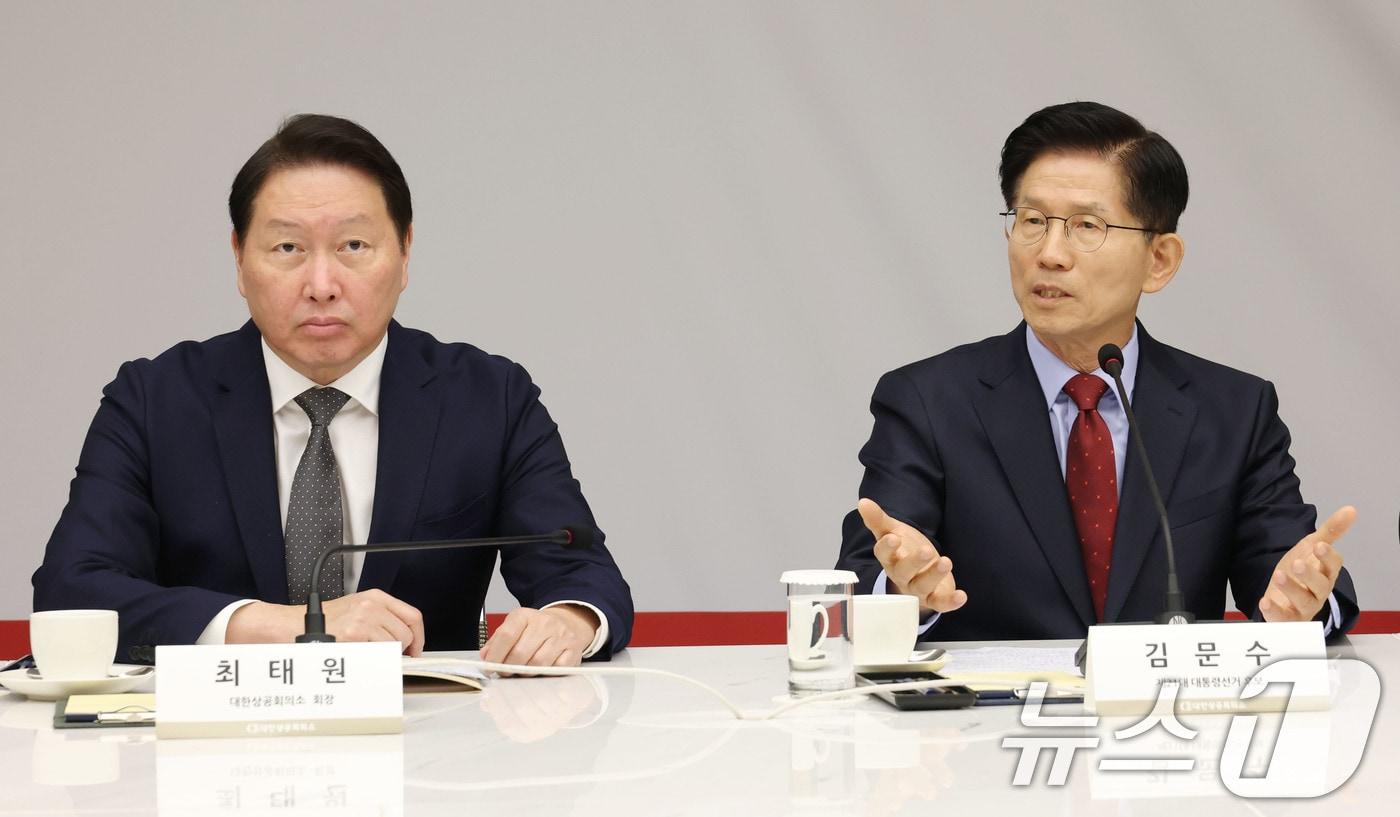 김문수 국민의힘 대통령 후보가 22일 오전 서울 중구 대한상공회의소에서 열린 경제 5단체장과의 간담회에서 인사말을 하고 있다. 2025.5.22/뉴스1 ⓒ News1 이광호 기자