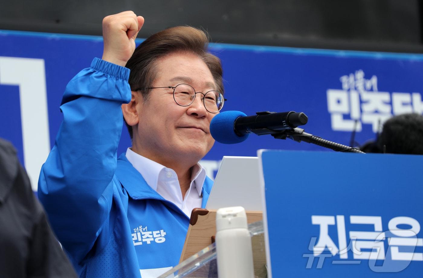 이재명 더불어민주당 대통령 후보가 22일 오전 제주동문시장 앞 탐라문화광장에서 유세를 하고 있다.(제주도사진기자회. 재판매 및 DB 금지) 2025.5.22/뉴스1 ⓒ News1 오미란 기자