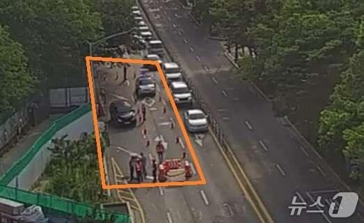 본문 이미지 - 22일 오후 4시 42분 서울 강동구 고덕역 인근 도로에서 소규모 동공이 발생했다. 2025.05.22/뉴스1(서울시 교통정보 시스템 갈무리)