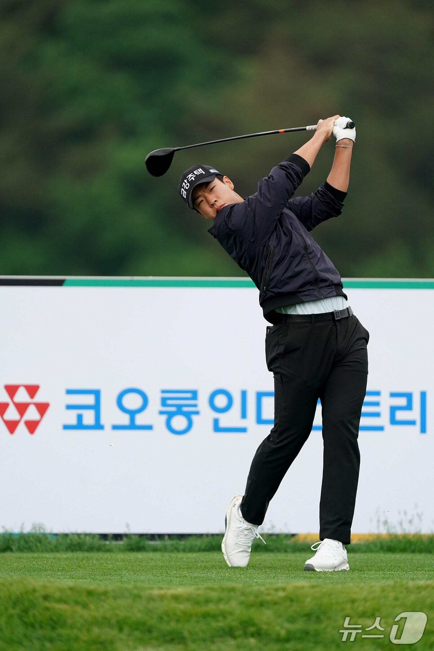 본문 이미지 - 한국오픈 첫날 단독 선두에 나선 정유준(22). (KPGA 제공)
