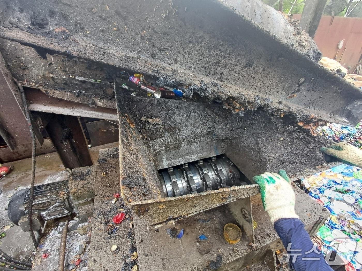 본문 이미지 -  보령 주교면 자원순환시설 화재 현장. (보령소방서 제공,  재판매 및 DB 금지) / 뉴스1