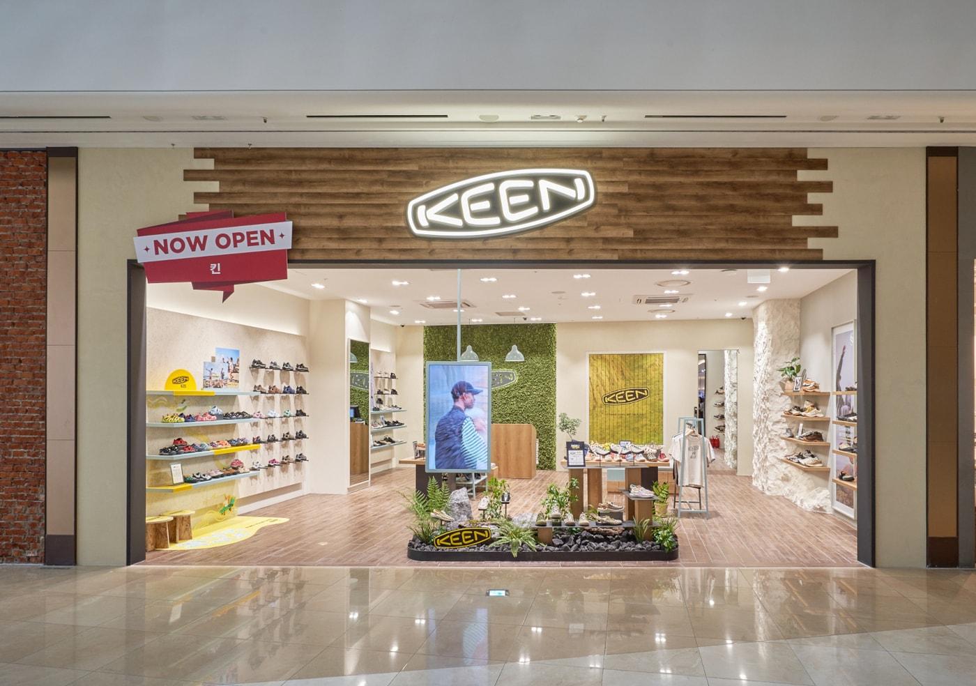킨(KEEN)은 스타필드 고양점에 국내 다섯 번째 매장이자 첫 번째 가라지(garage) 매장을 22일 개소한다.(킨제공)